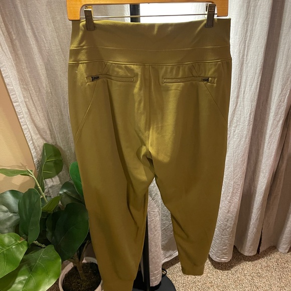 Athleta Jogger Pants Med. 8-10 - Picture 2 of 4